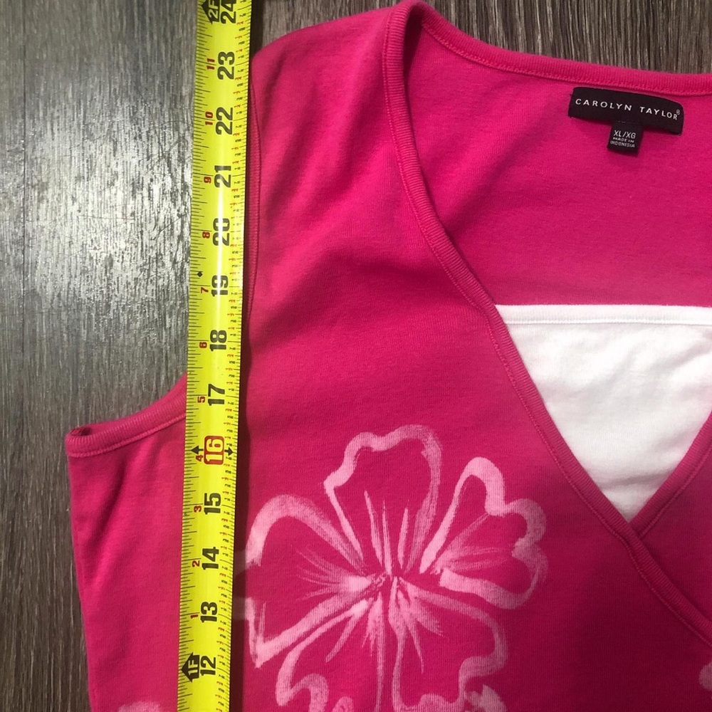 “Carolyn Taylor” Pink tank top with a V-neckline and hibiscus flower details - Picture 5 of 7